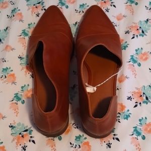 Universal Thread size 11 shoes